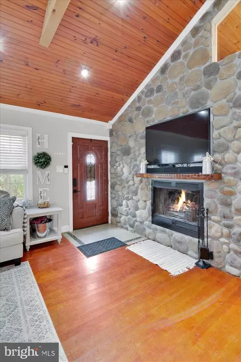 Entry Way - 306 E Rudderow Ave, Maple Shade, NJ 08052 photo 3 of 7