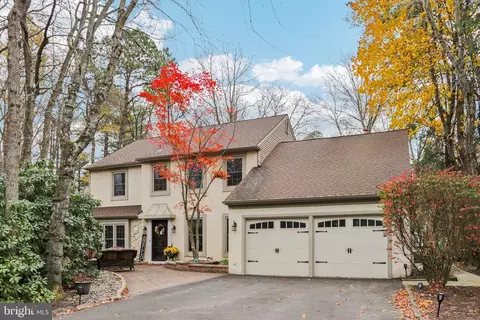 8 Dartmouth Ct, Marlton, NJ 08053