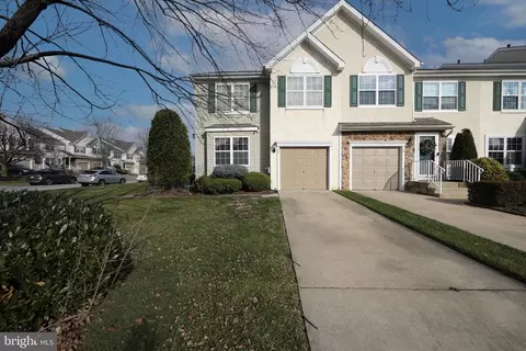32 Hearthstone Ln, Marlton, NJ 08053