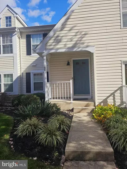 208 Whisper Ct, Burlington, NJ 08016