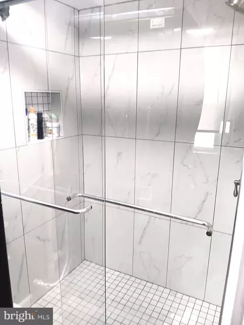 Bath - 224 Progress St, Riverside, NJ 08075 photo 2 of 4