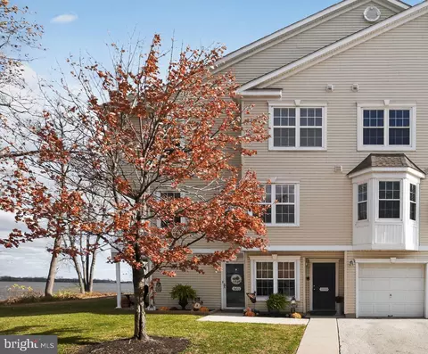 5409 Riverfront Dr, Palmyra, NJ 08065