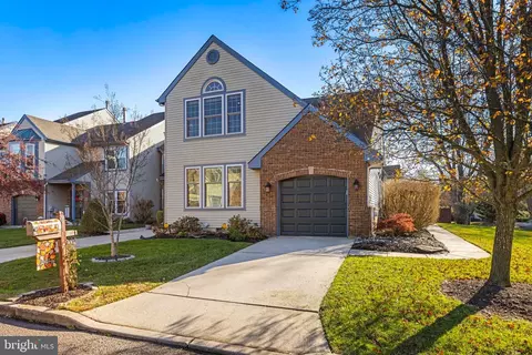 1 Hilltop Ln, Medford, NJ 08055