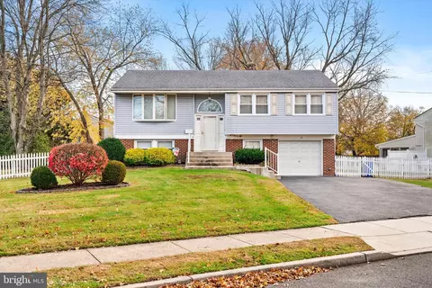 14 Princess Ave, Marlton, NJ 08053