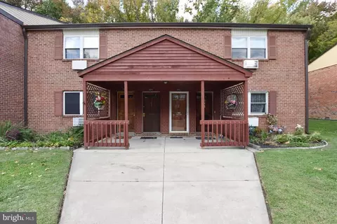 302 Garnet Dr, Burlington, NJ 08016
