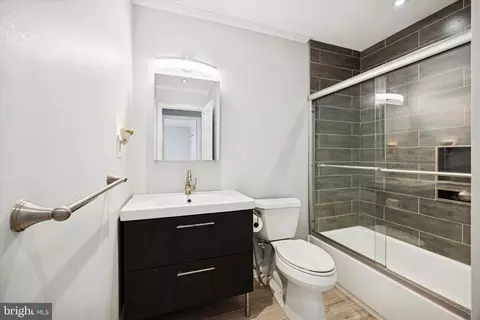 Bath - 3003 Harbour Dr, Palmyra, NJ 08065 photo 1 of 2