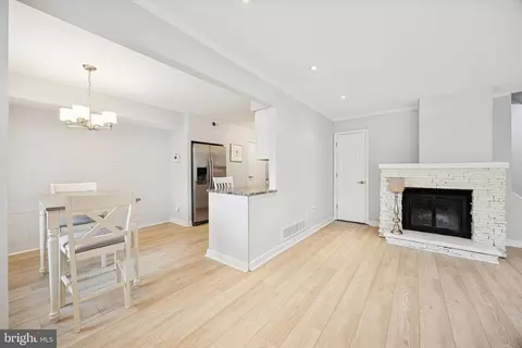 Living - 3003 Harbour Dr, Palmyra, NJ 08065 photo 3 of 5
