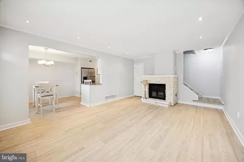 Living - 3003 Harbour Dr, Palmyra, NJ 08065 photo 2 of 5