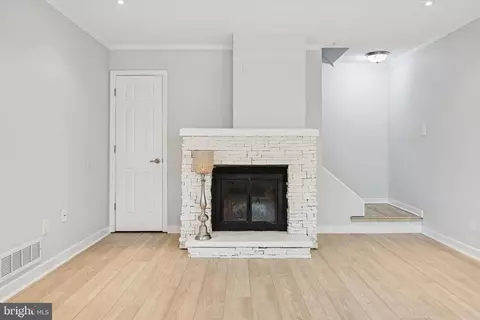 Living - 3003 Harbour Dr, Palmyra, NJ 08065 photo 4 of 5