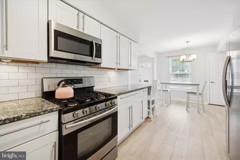Entry Way - 3003 Harbour Dr, Palmyra, NJ 08065 photo 1 of 1