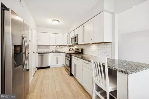 Kitchen - 3003 Harbour Dr, Palmyra, NJ 08065 photo 3 of 3