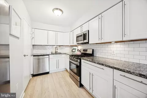 Kitchen - 3003 Harbour Dr, Palmyra, NJ 08065 photo 1 of 3