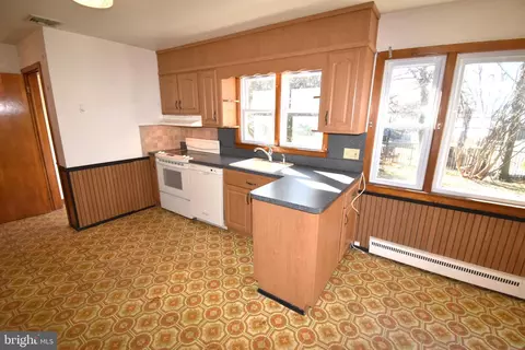 891 E 3rd St E, Florence, NJ 08518 photo 10
