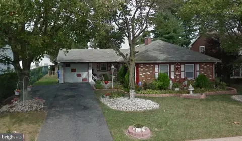 15 Melrose Ln, Willingboro, NJ 08046