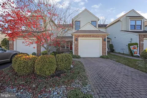 21 Zinnia Ct, Mount Laurel, NJ 08054