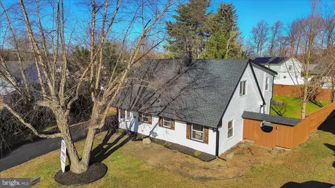 5 Perennial Ln, Willingboro, NJ 08046