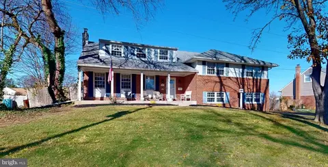 213 Wayne Dr, Cinnaminson, NJ 08077