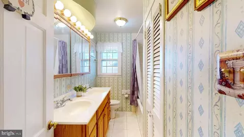 Entry Way - 213 Wayne Dr, Cinnaminson, NJ 08077 photo 5 of 5