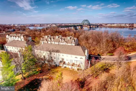 6304 Riverfront Dr, Palmyra, NJ 08065