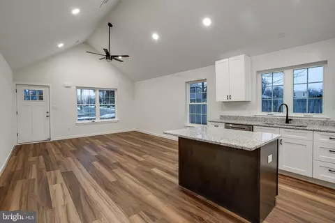 48 Pine St, Beverly, NJ 08010 photo 6