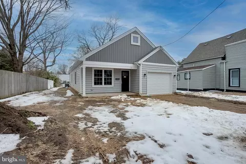 48 Pine St, Beverly, NJ 08010 photo 2