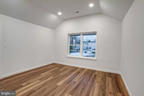 48 Pine St, Beverly, NJ 08010 photo 8