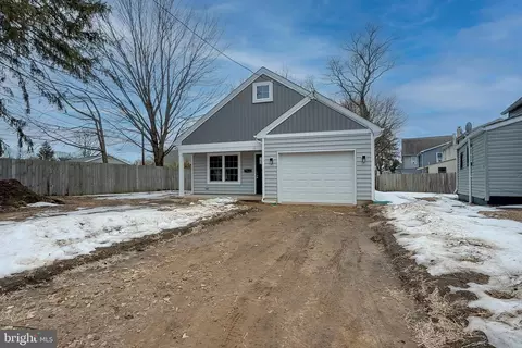 48 Pine St, Beverly, NJ 08010 photo 3