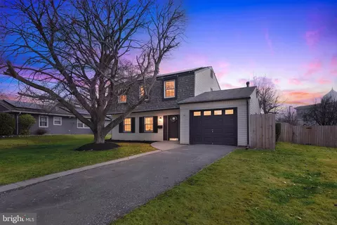 52 Twisting Ln, Willingboro, NJ 08046