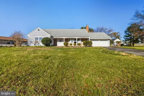 125 Country Club Rd, Willingboro, NJ 08046