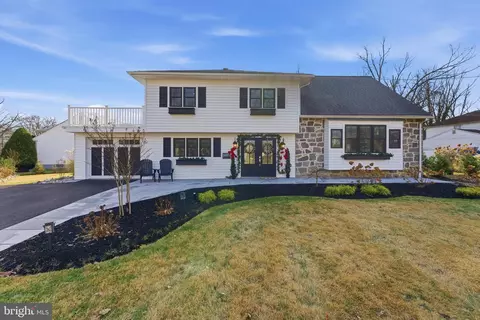 5 Winding Brook Dr, Cinnaminson, NJ 08077