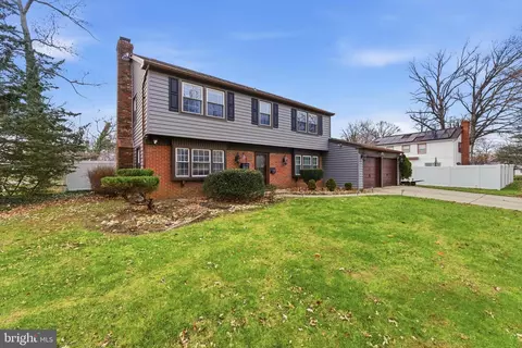 151 Eastbrook Ln, Willingboro, NJ 08046