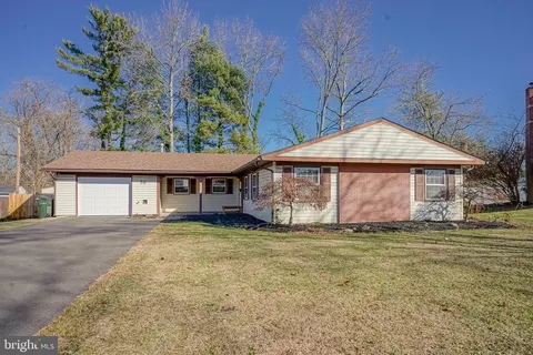 36 Eden Rock Ln, Willingboro, NJ 08046