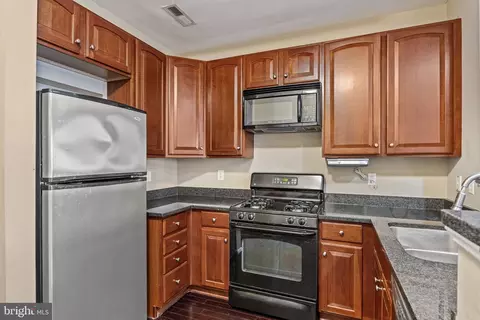 Kitchen - 5 River Ln, Delanco, NJ 08075 photo 2 of 4
