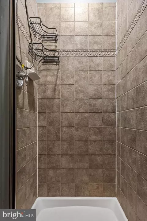 Bath - 5 River Ln, Delanco, NJ 08075 photo 2 of 2
