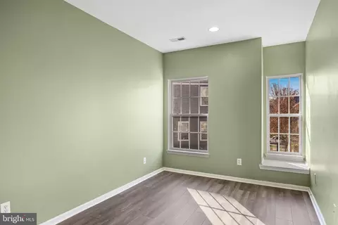 Entry Way - 5 River Ln, Delanco, NJ 08075 photo 2 of 3