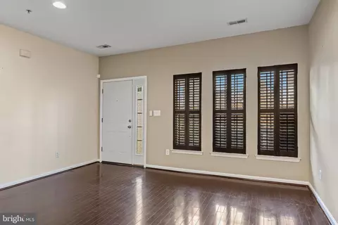 Living - 5 River Ln, Delanco, NJ 08075 photo 2 of 2