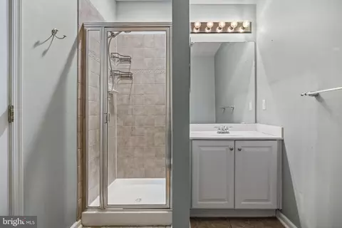 Bath - 5 River Ln, Delanco, NJ 08075 photo 1 of 2