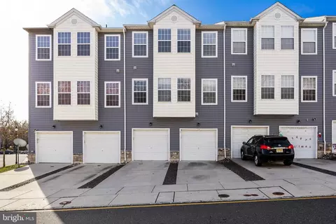 Exterior - 5 River Ln, Delanco, NJ 08075 photo 3 of 5