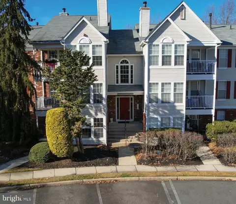 8 Inverness Cir, Marlton, NJ 08053