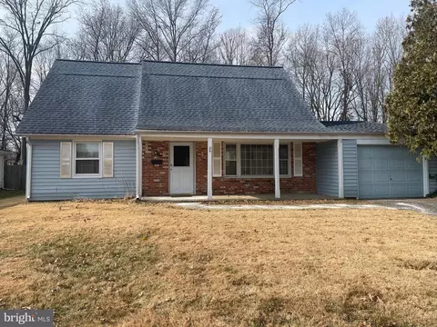 86 E River Dr, Willingboro, NJ 08046