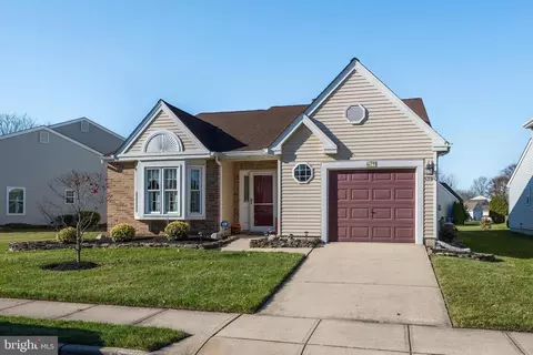 679 Cascade Dr S, Mount Laurel, NJ 08054
