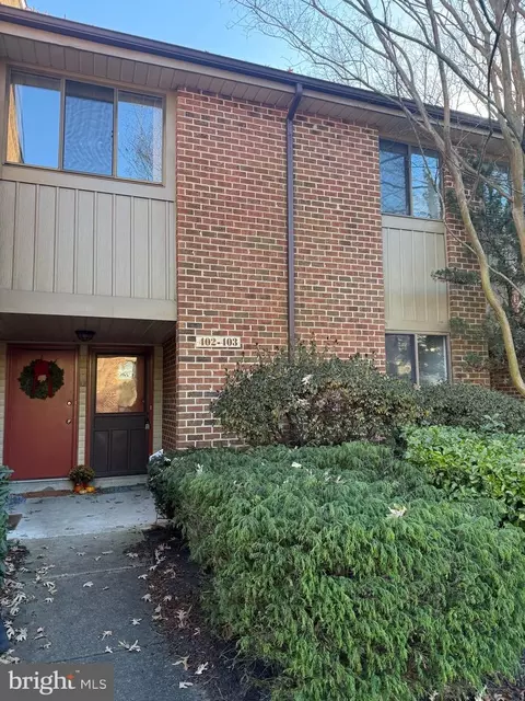 402 A Cypress Point Cir, Mount Laurel, NJ 08054