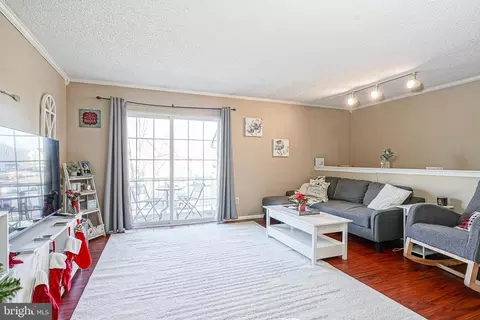 2402 B Sedgefield Dr, Mount Laurel, NJ 08054