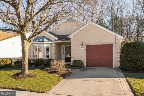 668 Cascade Dr S, Mount Laurel, NJ 08054