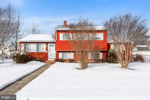 239 College Dr, Pemberton, NJ 08068