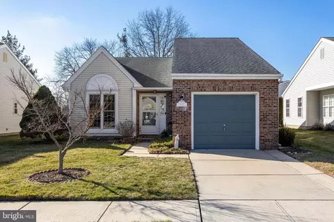 404 Aster Pl, Mount Laurel, NJ 08054