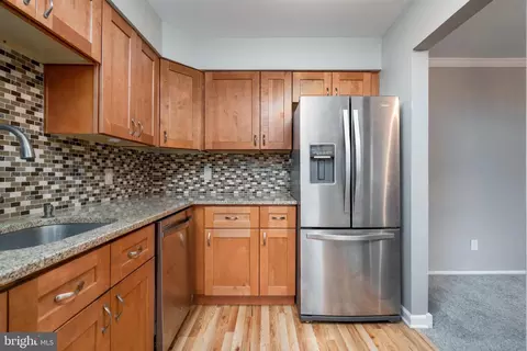 902 Garnet Dr, Burlington, NJ 08016