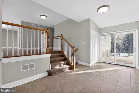 Entry Way - 504 Wellfleet Rd, Cinnaminson, NJ 08077 photo 2 of 7