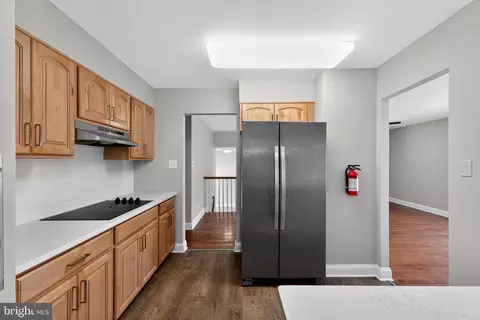 Entry Way - 504 Wellfleet Rd, Cinnaminson, NJ 08077 photo 3 of 7