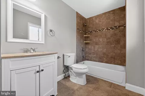 Entry Way - 504 Wellfleet Rd, Cinnaminson, NJ 08077 photo 6 of 7